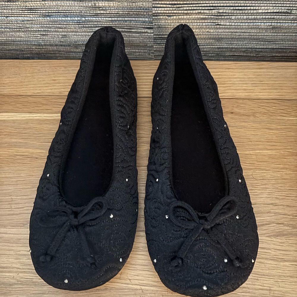 Isotoner’s Women's Ballet Slipper - Picture 2 of 4